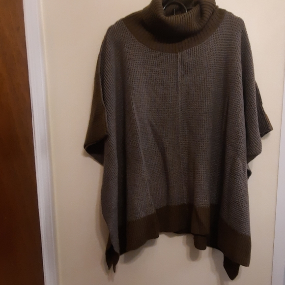 Aritzia Wilfred Free Wellsh Turtleneck Wool Poncho Sweater - Picture 5 of 14